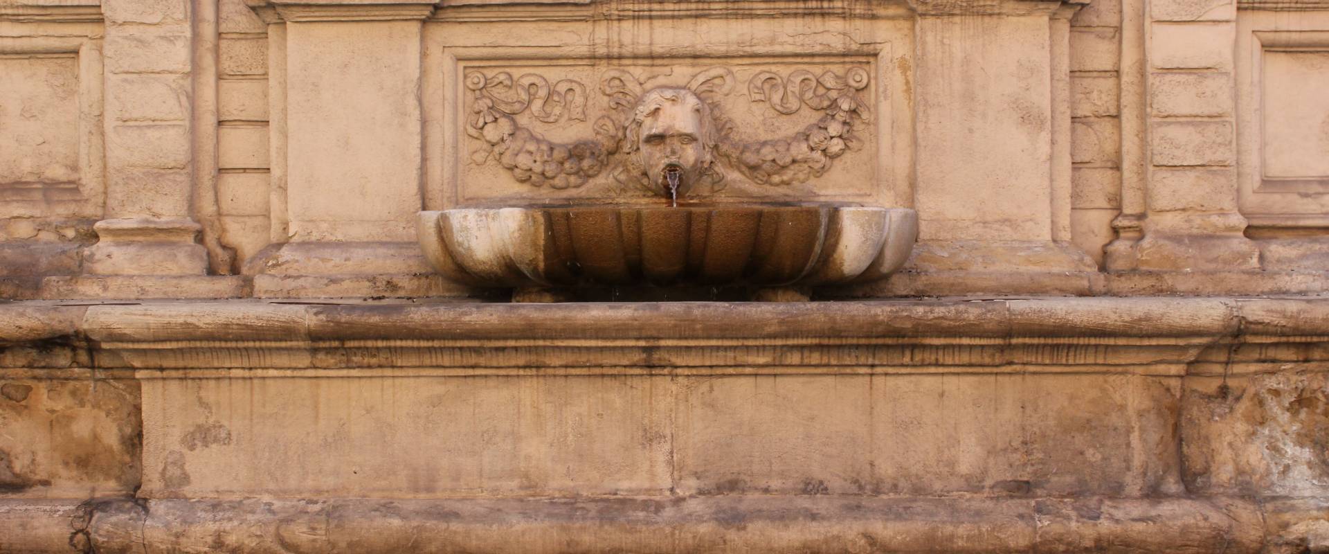 Fontana via Ugo bassi foto di Iacopobastia
